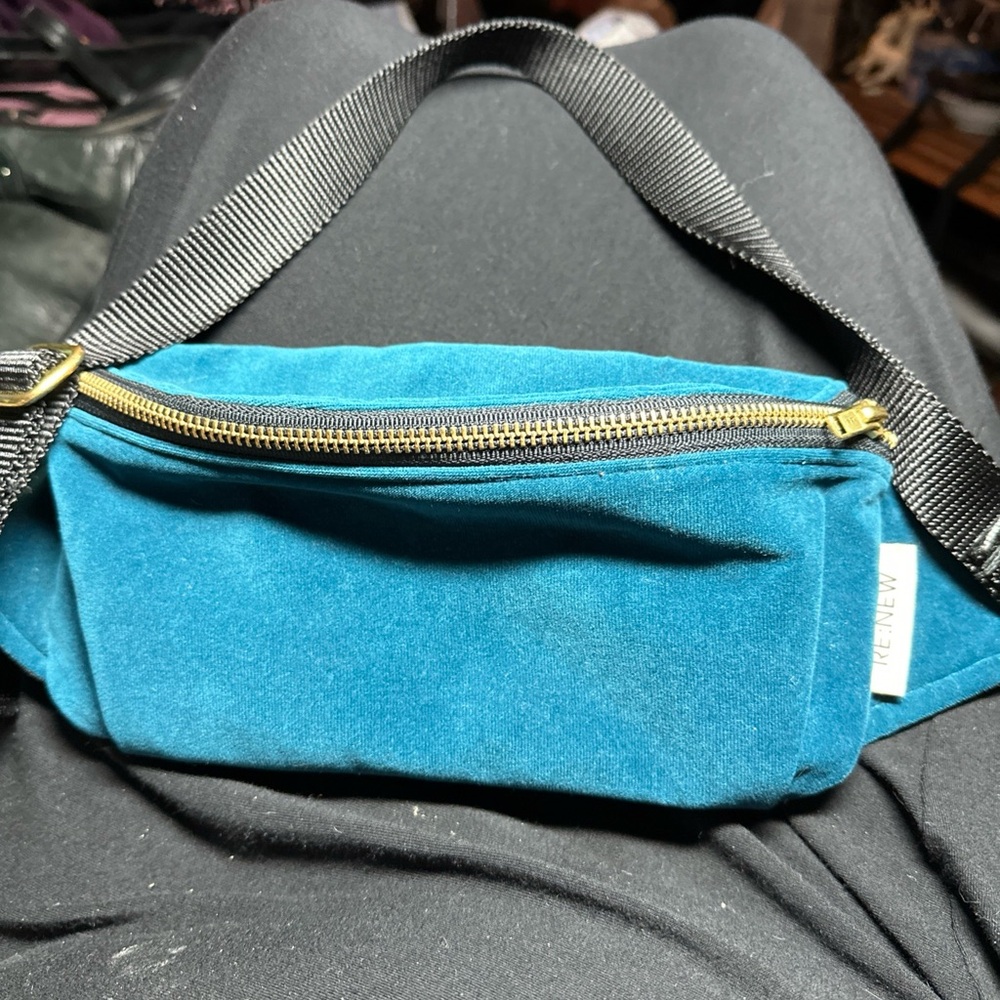 Blue Travel Bag with Metallic Accents and Smooth Finish